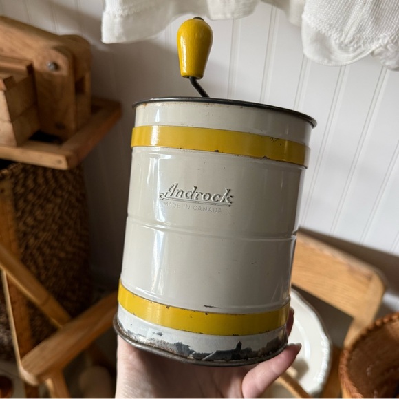Vintage Other - Vtg Yellow and Cream Manual Flour Sifter